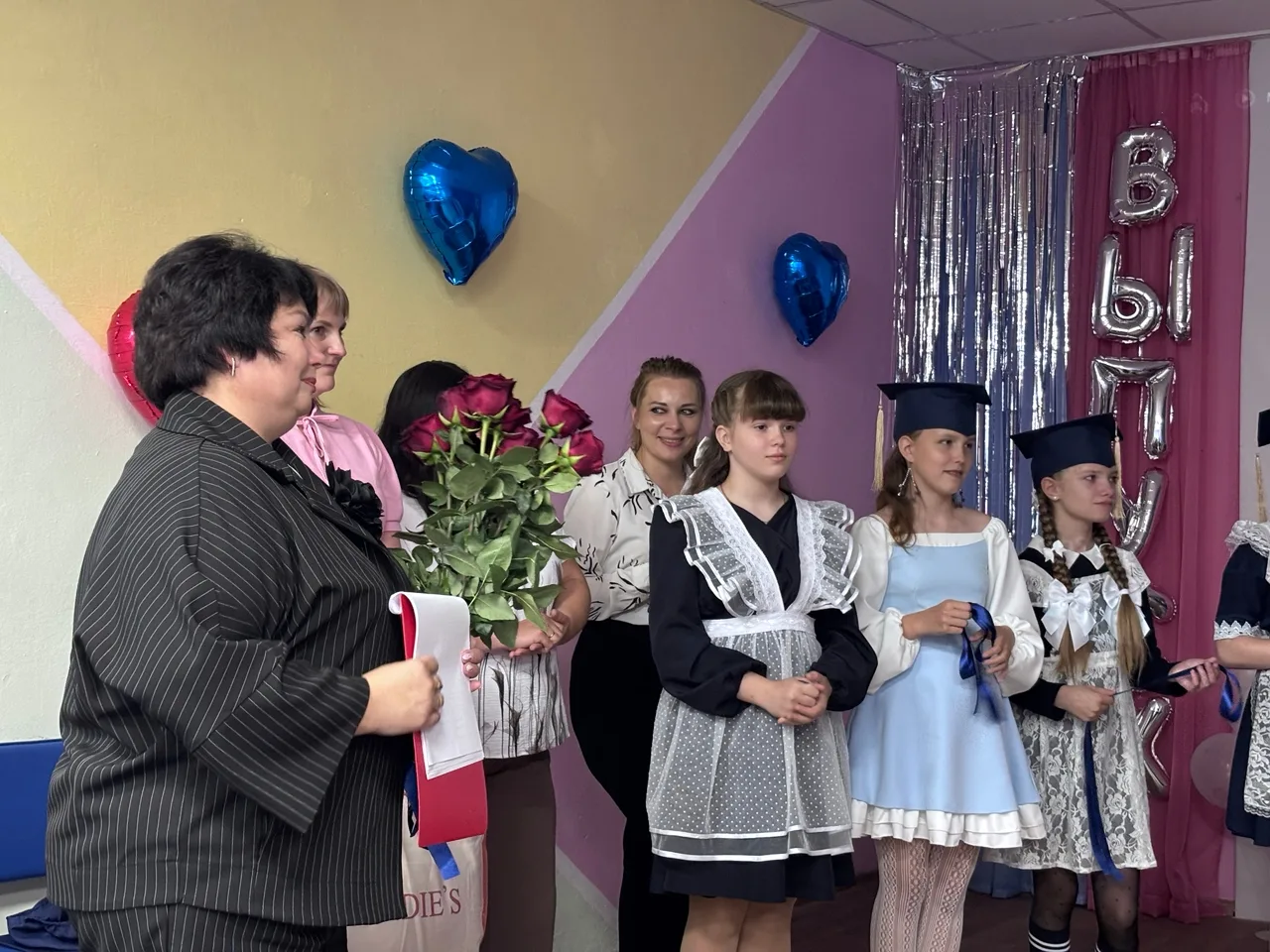 🚀 Миссия "4-й класс" успешно завершена!

26 мая в нашей школе  было море цветов, слёз радости и иск