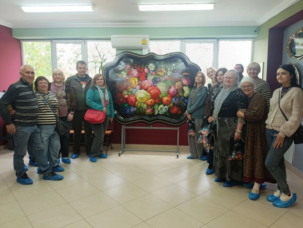 Преподаватели и сотрудники Детской художественной школы №2 совершили поездку в Жостово и Федоскино –
