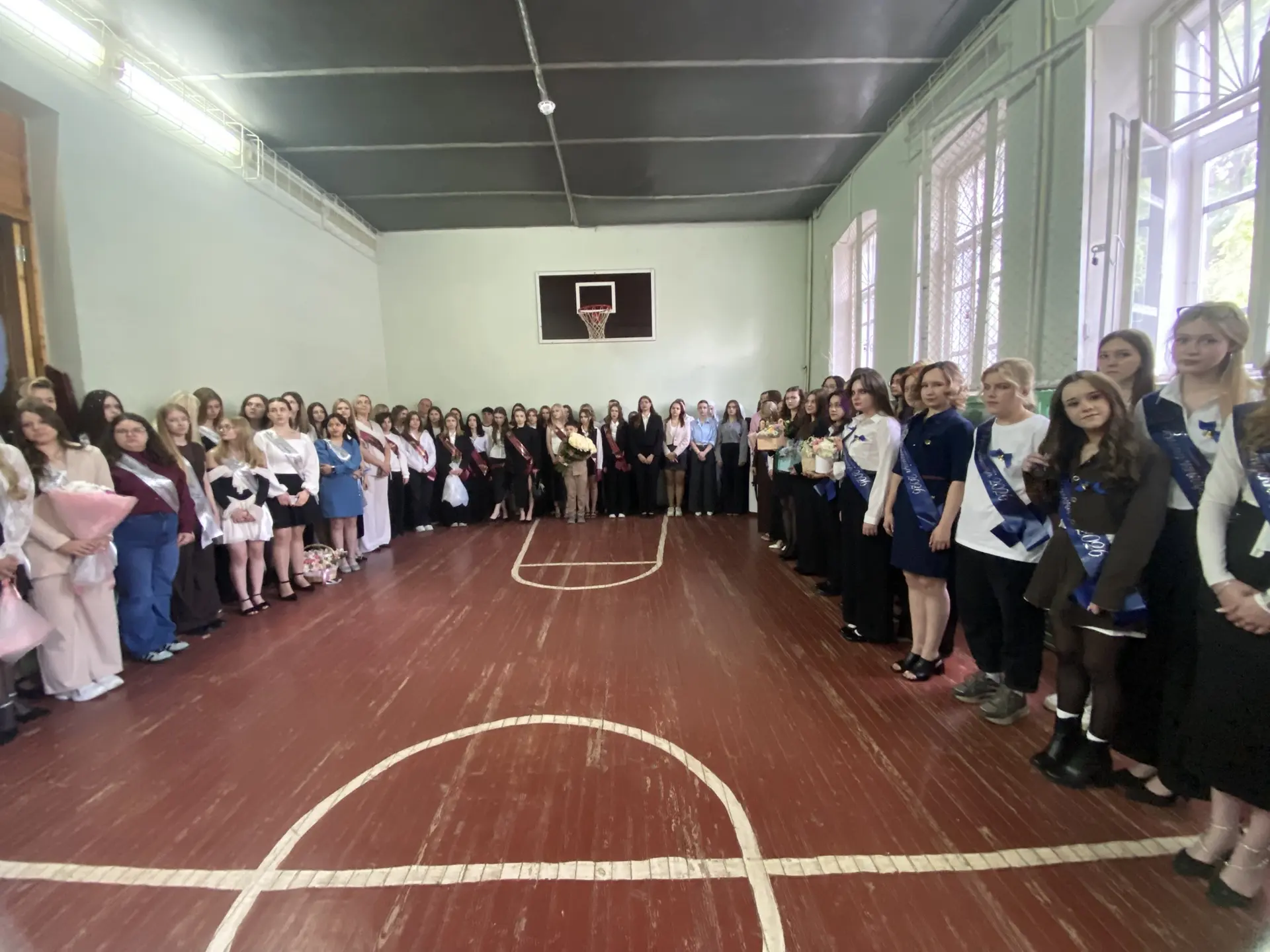 Сегодня наша школа наполнилась особенной атмосферой - атмосферой прощания и надежды, радости и легко