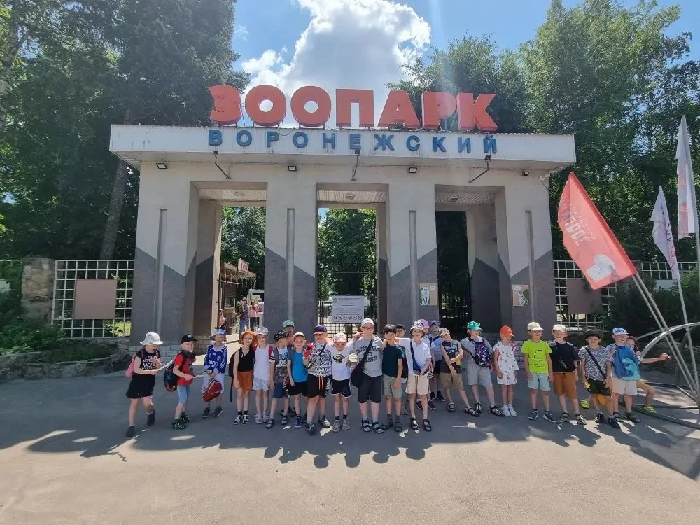 Островитяне 1-6 отрядов в Воронежском зоопарке 🦁 🦜 

#Нескучное_лето_гимназистов #ОстровокДетства