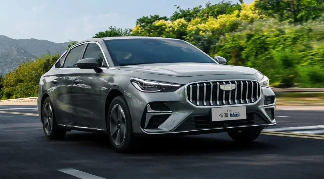 Geely выпустил новую гибридную версию i-HEV

Седан оснащён установкой на базе 1,5-литрового атмосфер