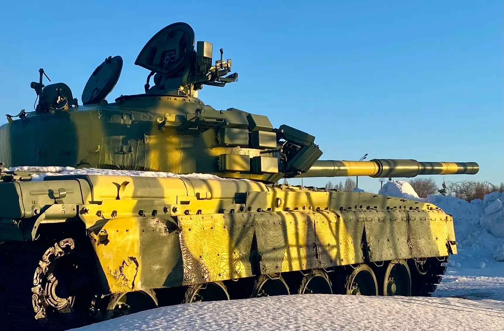 Т-80УД «Берёза» принят на вооружение в 1987 году. Это высокоподвижная боевая машина с ракетно-пушечн