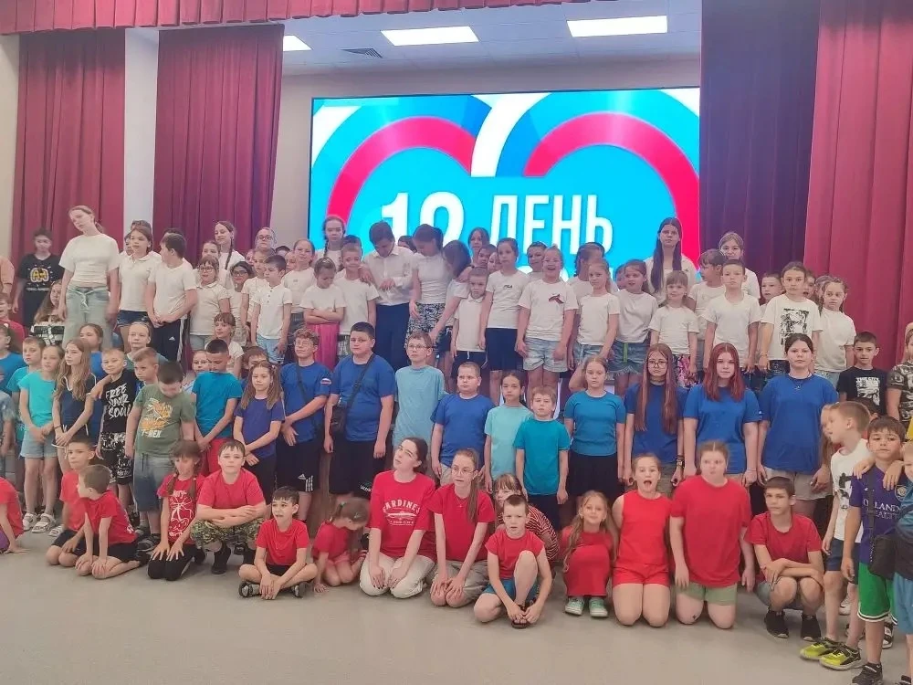 🎉 В школьном лагере царит бело-сине-красное настроение! 🇷🇺

Накануне 12 июня наш школьный лагерь 