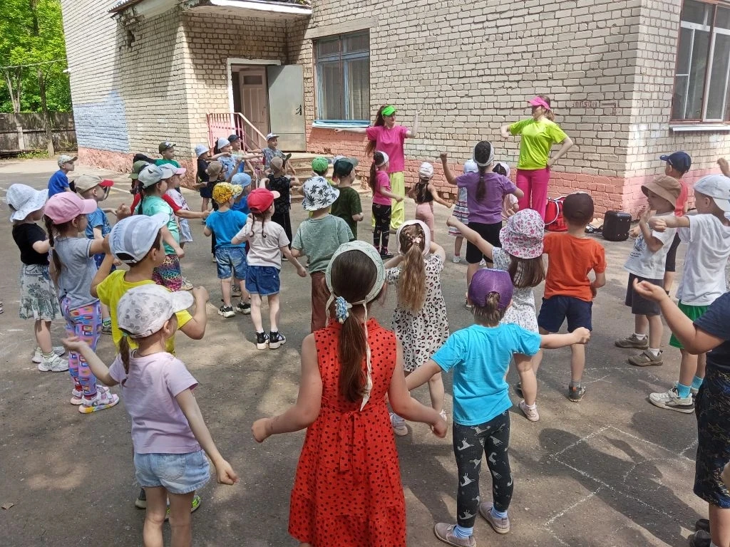 Сегодня дети разновозрастных групп "Пчелки" и "Васильки" приняли участие в невероятно динамичном и с