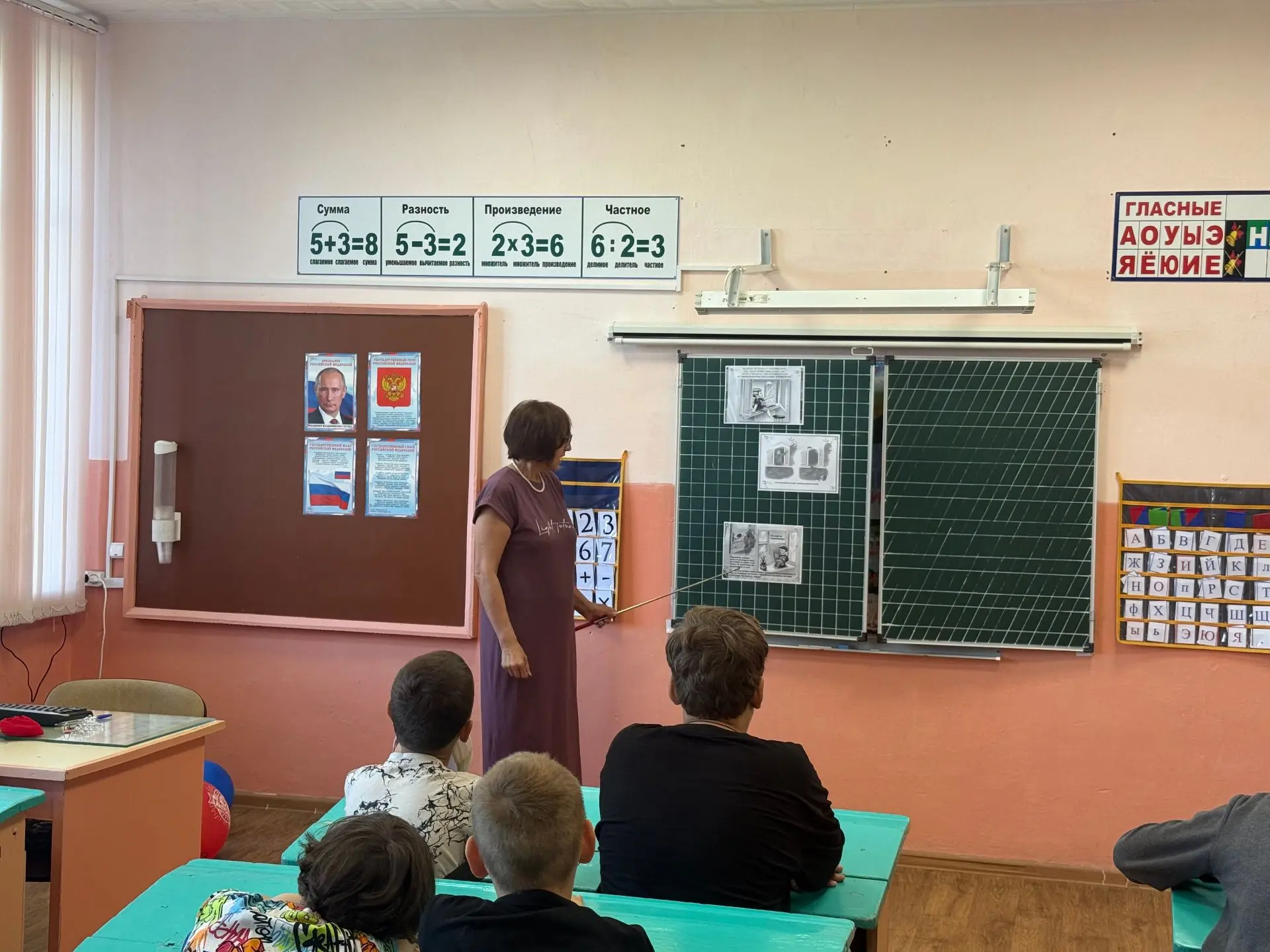 Начинается летний период, и многие родители забывают о том, что открытое окно может быть смертельно 