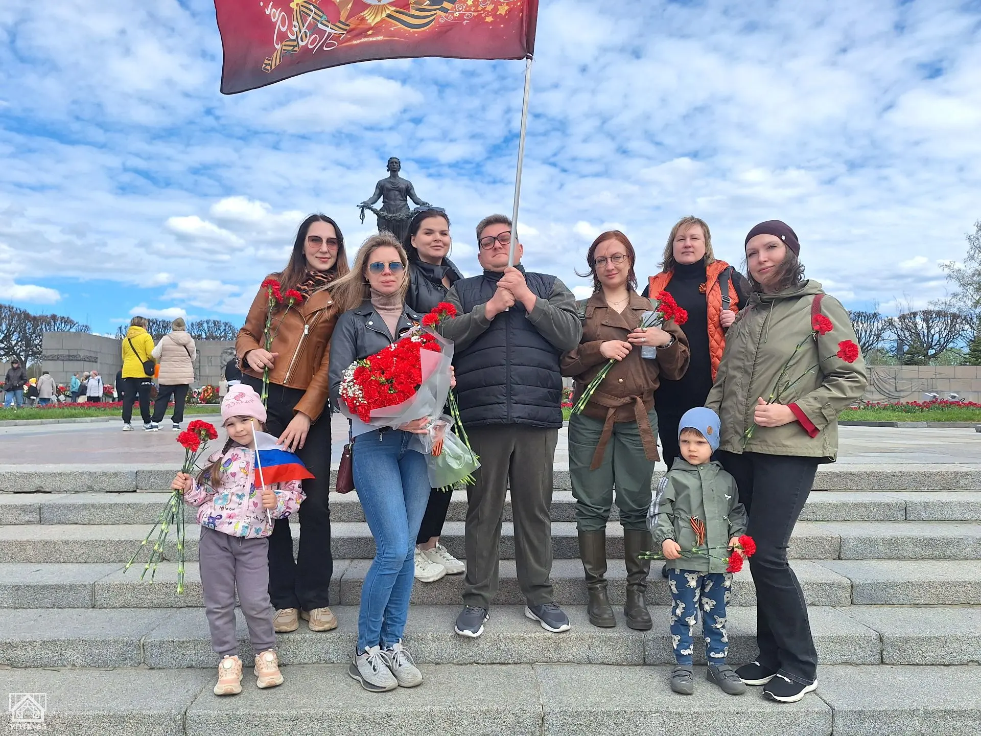 🎗Сотрудники УПТК-65 почтили память павших воинов на Пискарёвском мемориале

10 мая сотрудники серви