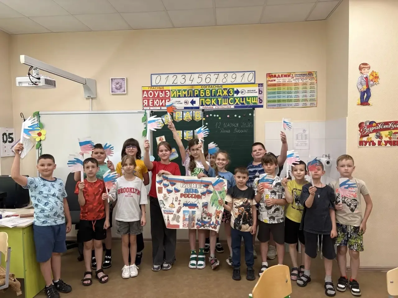 ✨ «Искорки» зажигают любовь к России творчеством

В преддверии Дня России отряд «Искорки» превратилс