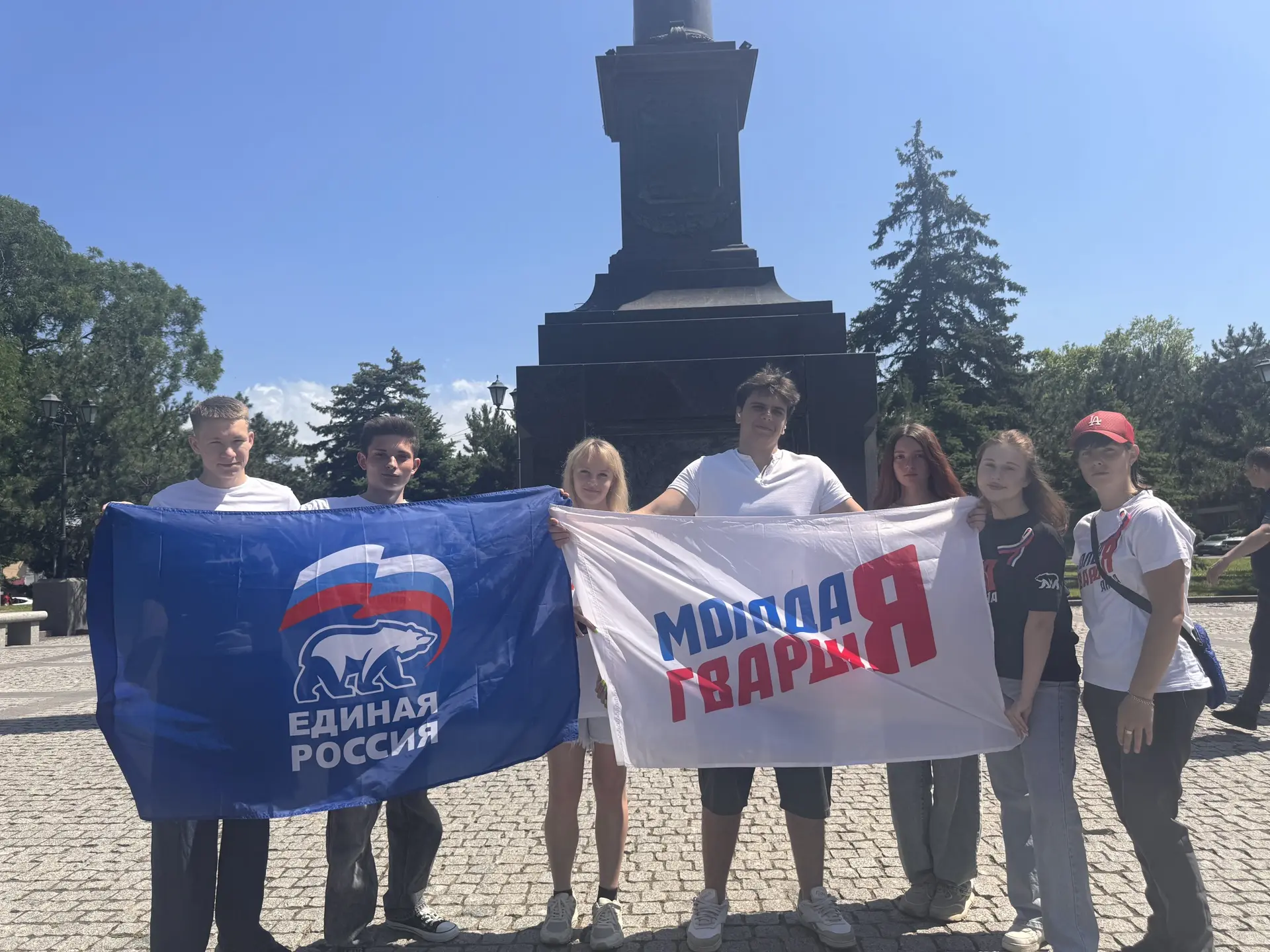 🇷🇺 В честь Дня России молодогвардейцы Анапского индустриального техникума приняли участие в торжес