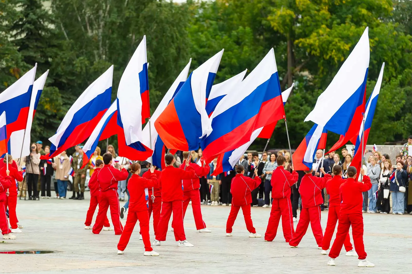 🇷🇺День России отметят в парках и скверах Челябинска

Праздничные концерты, мастер-классы, игровые 