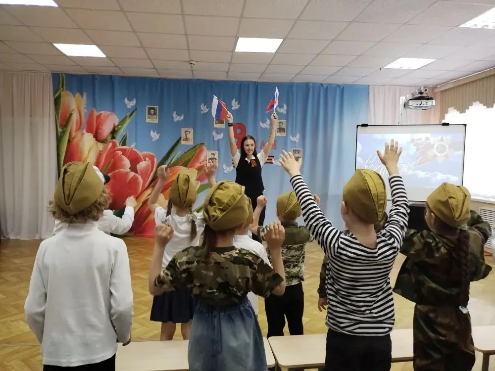 ⭐Что такое день Победы?⭐
Это утренний парад.
Это танки и ракеты.
Марширует строй солдат...

Ребята-д