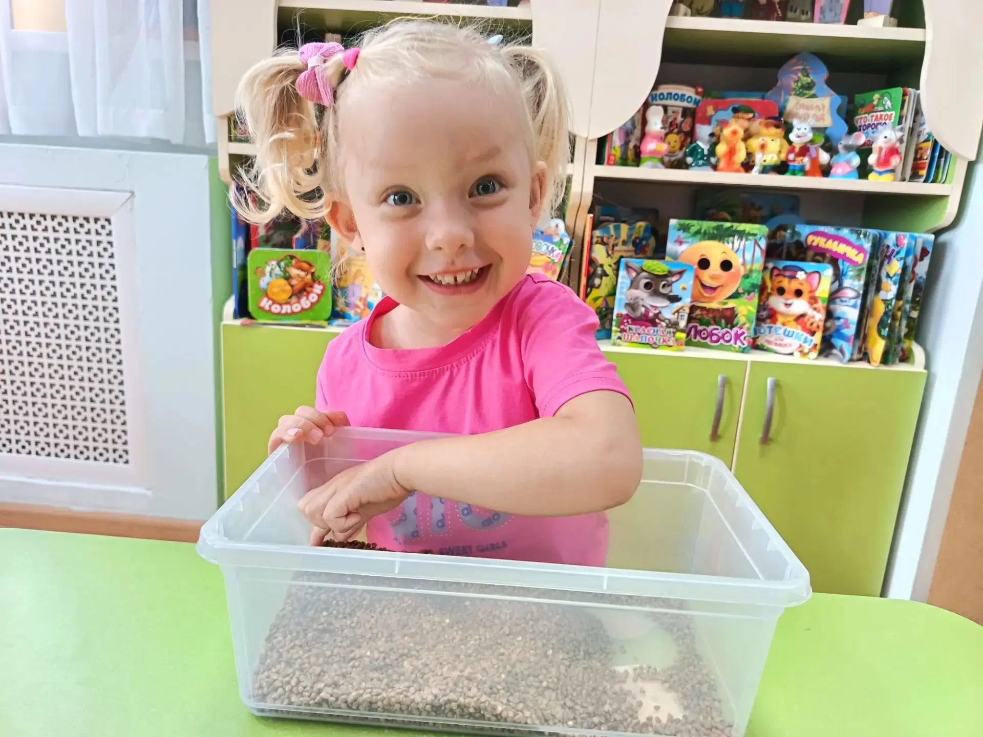 Нашим малышам некогда скучать 😄

Развиваем мелкую моторику и концентрацию самых маленьких воспитанн
