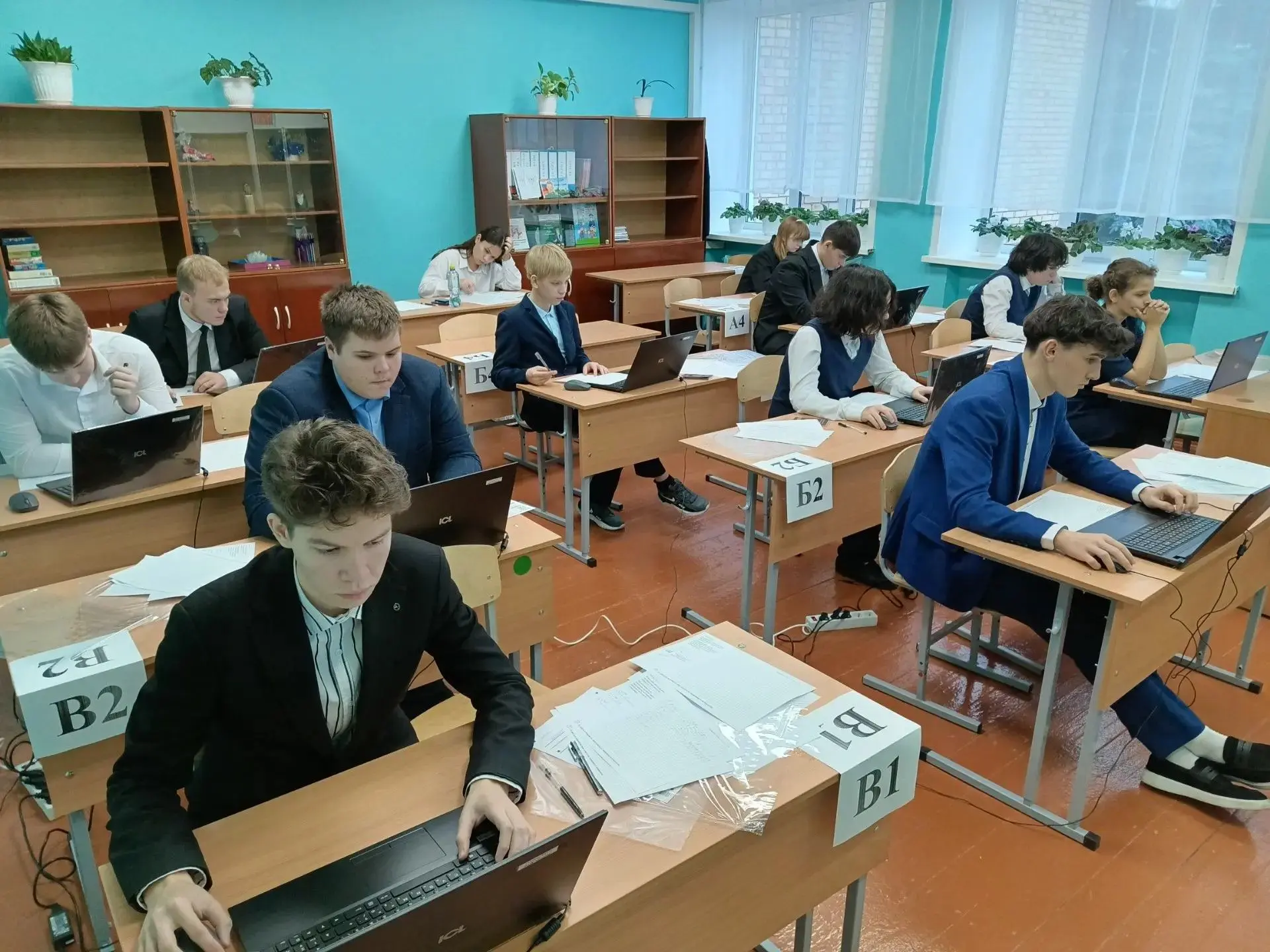 💯Завтра завершается основной период ЕГЭ: выпускники сдадут информатику и устную часть английского я