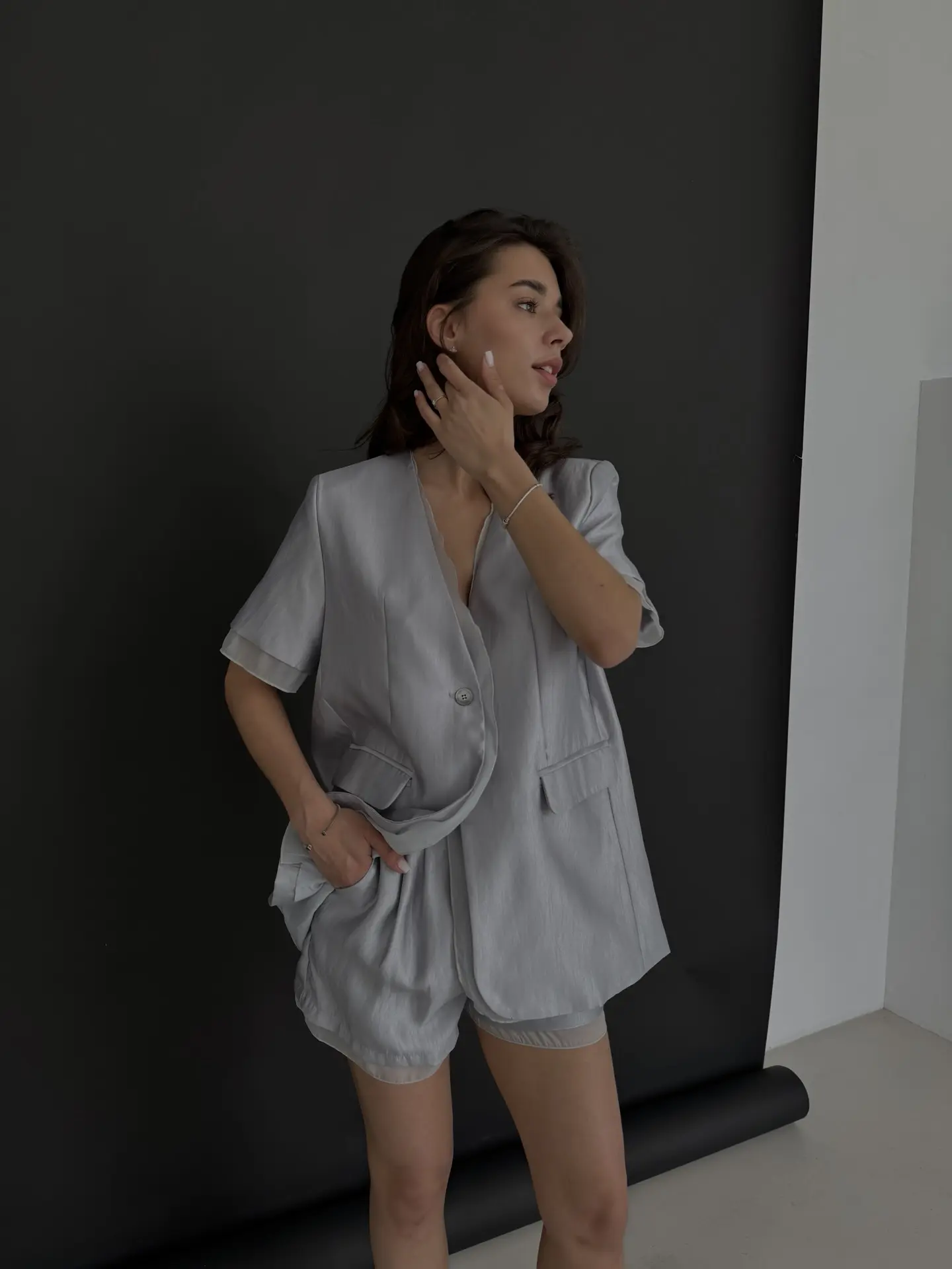 стильный костюм (M)
с шортами в жемчужном оттенке 
🏷️ 8 500 р.