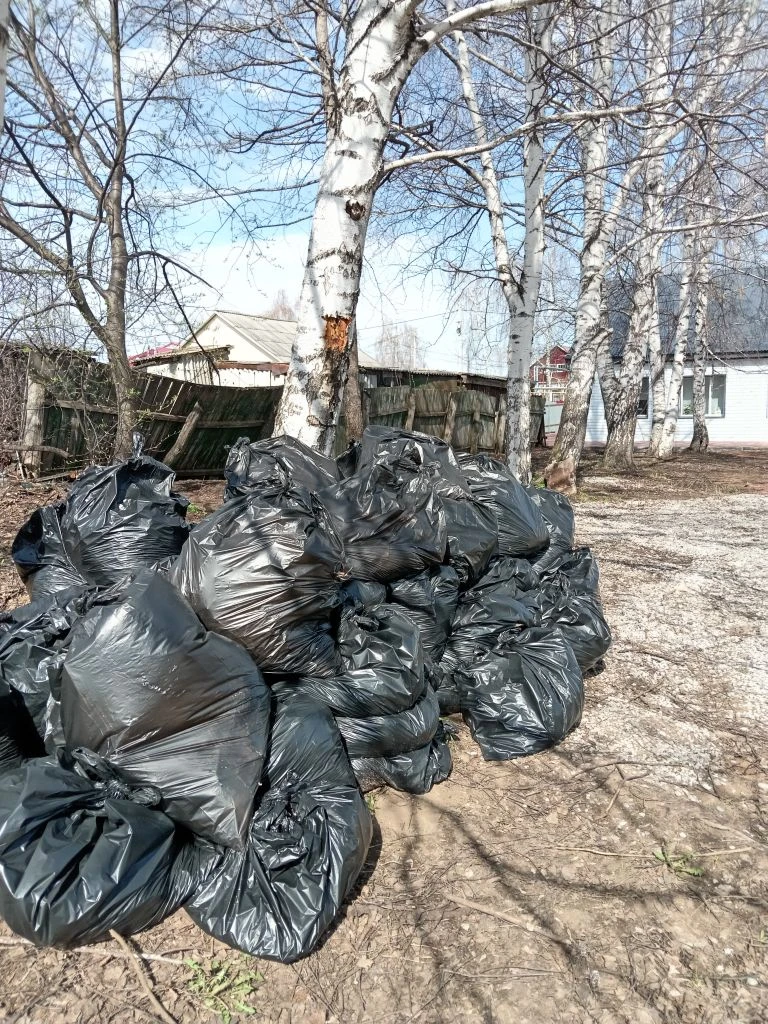 Первый субботник на новой территории. Это только начало