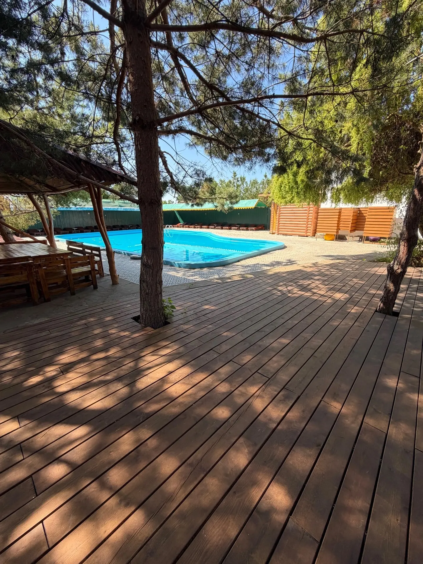 Лето началось — пора отдыхать в Аква зоне Зугрэс☀️
🏊‍♂️ Бассейн с подогревом: 27∘C — идеально для к