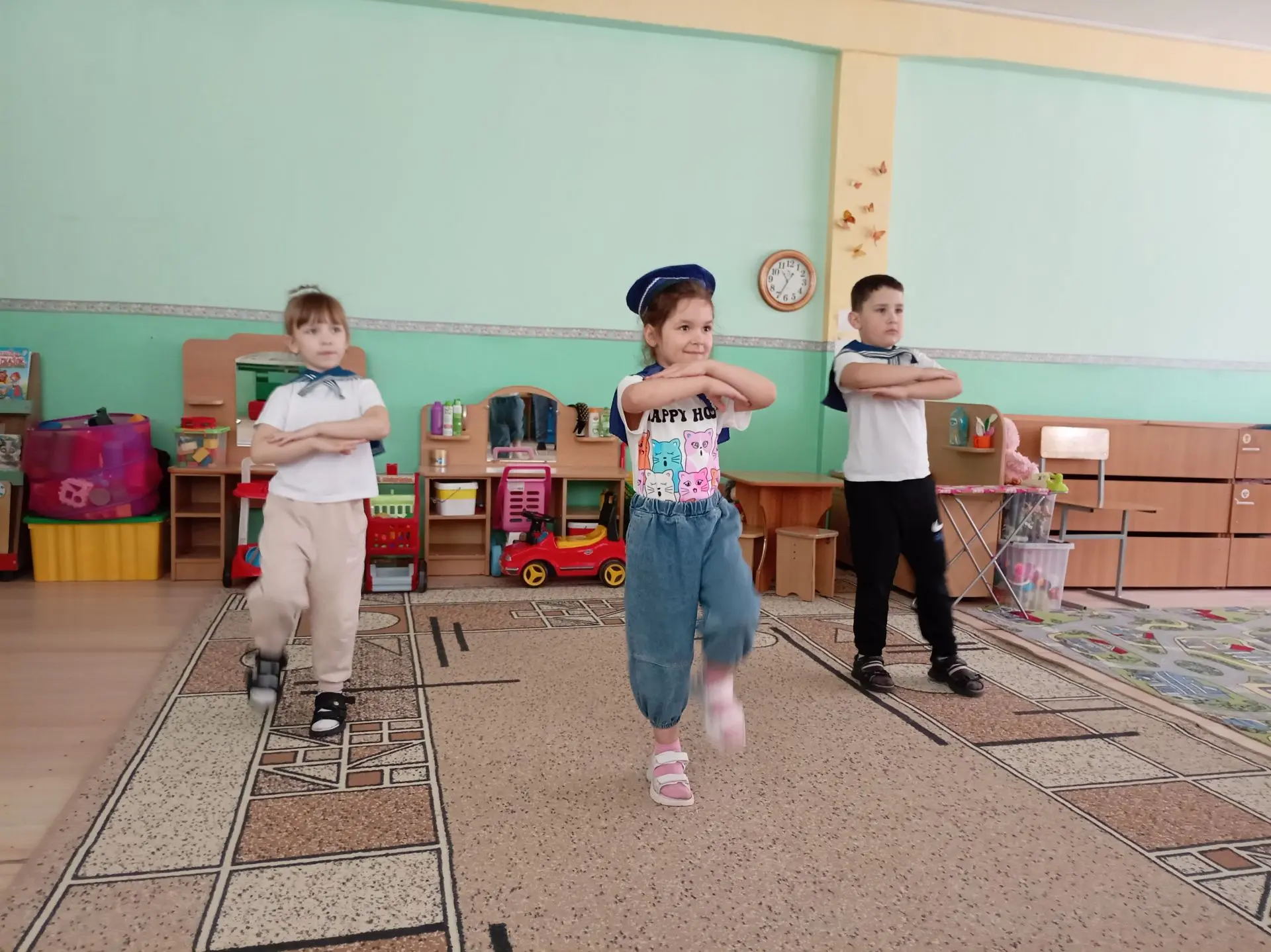 В рамках проекта «Моя Россия» ребята знакомились с играми, танцами, элементами костюмов народов наше