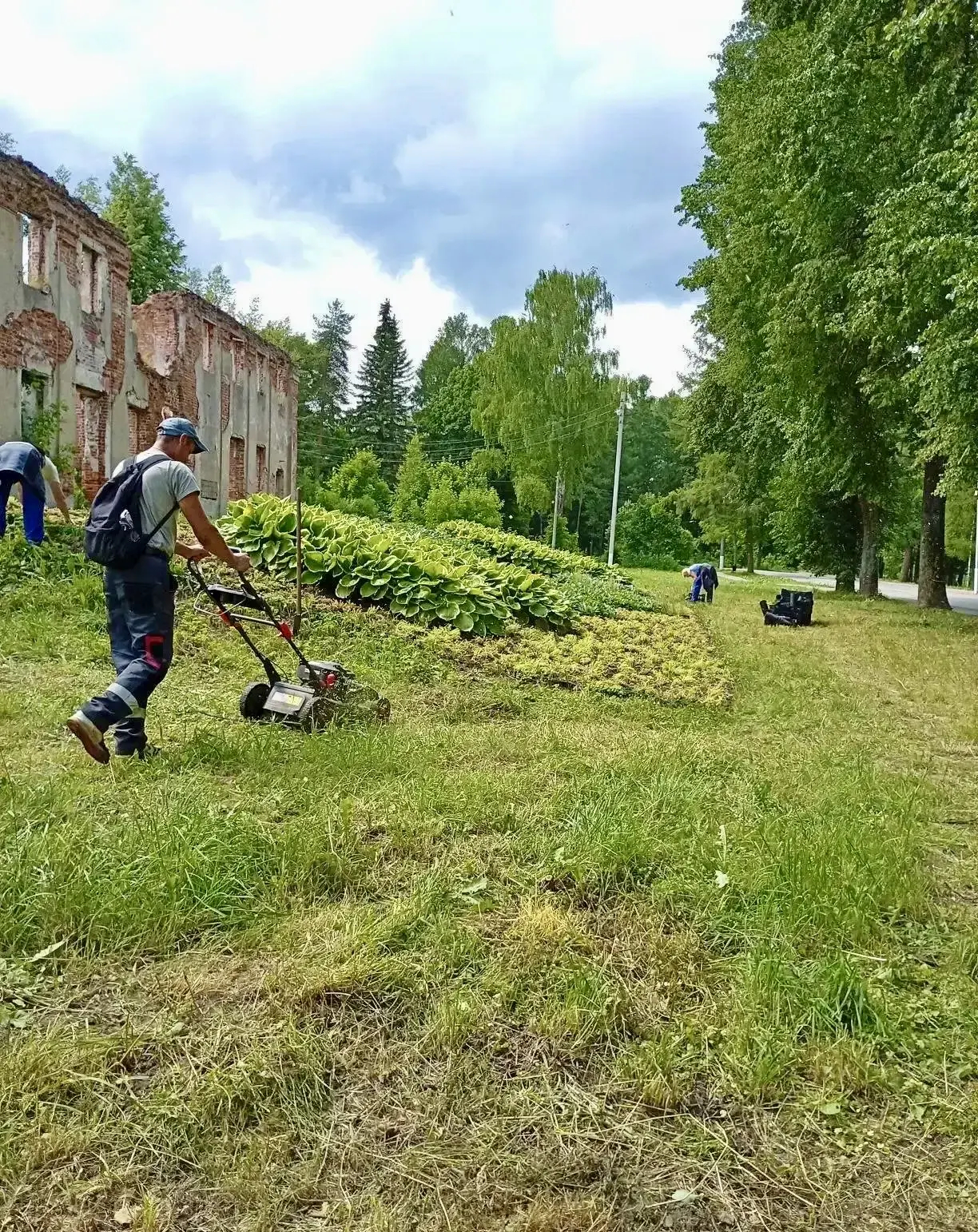 МАУ «КЛИНСКОЕ ГОРОДСКОЕ ХОЗЯЙСТВО» ПРОДОЛЖАЕТ РАБОТЫ ПО ПОКОСУ ТРАВЫ
🍃 Специалисты учреждения продо