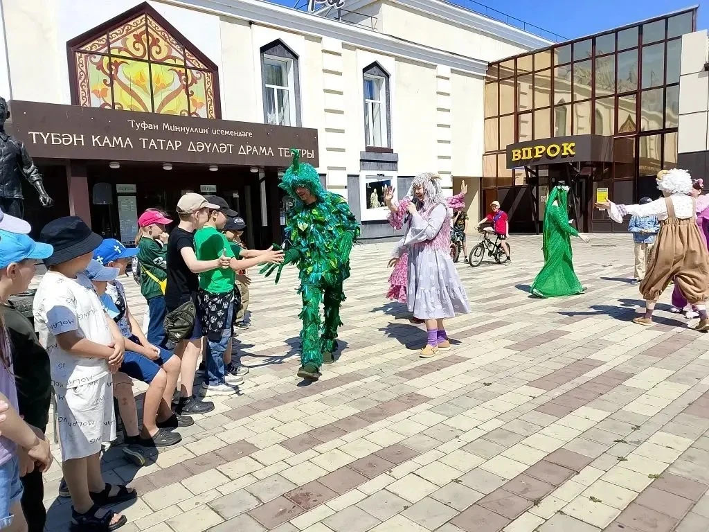 Сегодня в нашем пришкольном лагере "Весёлые ребята" был очень насыщенный день 🌞 
После завтрака мы 