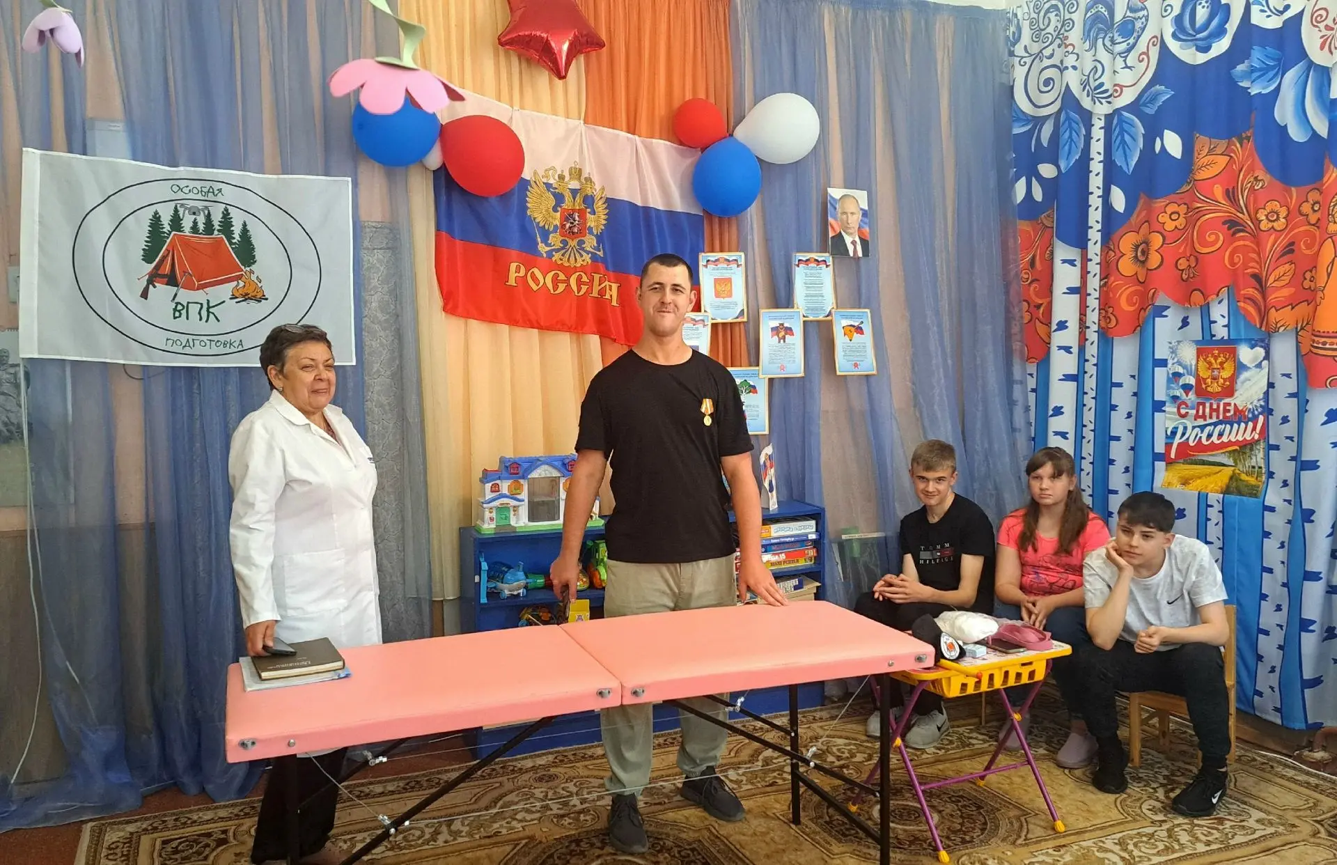 Сегодня в ГБУ "ЦСР Г.ДОНЕЦКА "С НАДЕЖДОЙ НА БУДУЩЕЕ " прошло совместное мероприятия с военно-патриот