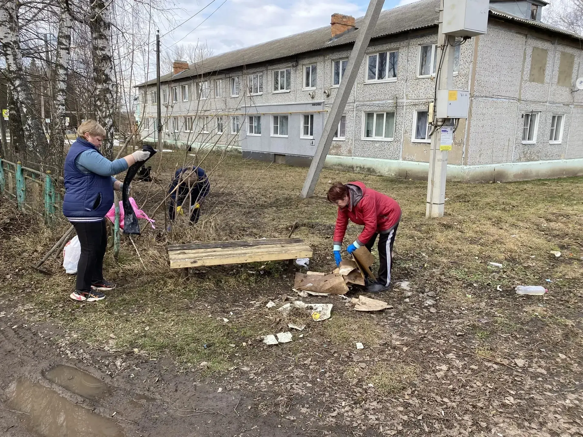 Субботник — это по-нашему! 💪✨
Библиотекари на связи! Сегодня мы вышли на улицу, чтобы «почистить кэ