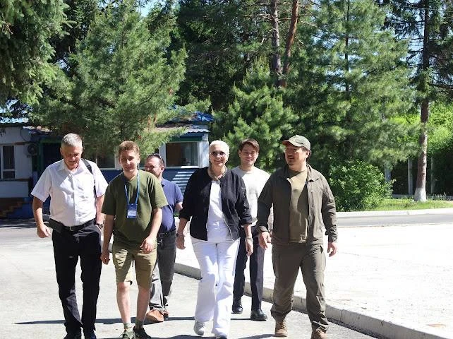 Во время визита и оценки качества летнего детского отдыха в лагере «Алые паруса» в Пронькино в Еврей