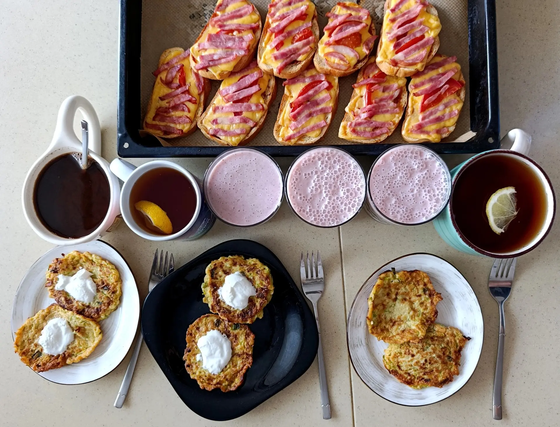 Завтрак наших подписчиков 🍳 
А что у вас сегодня на завтрак? 🥞