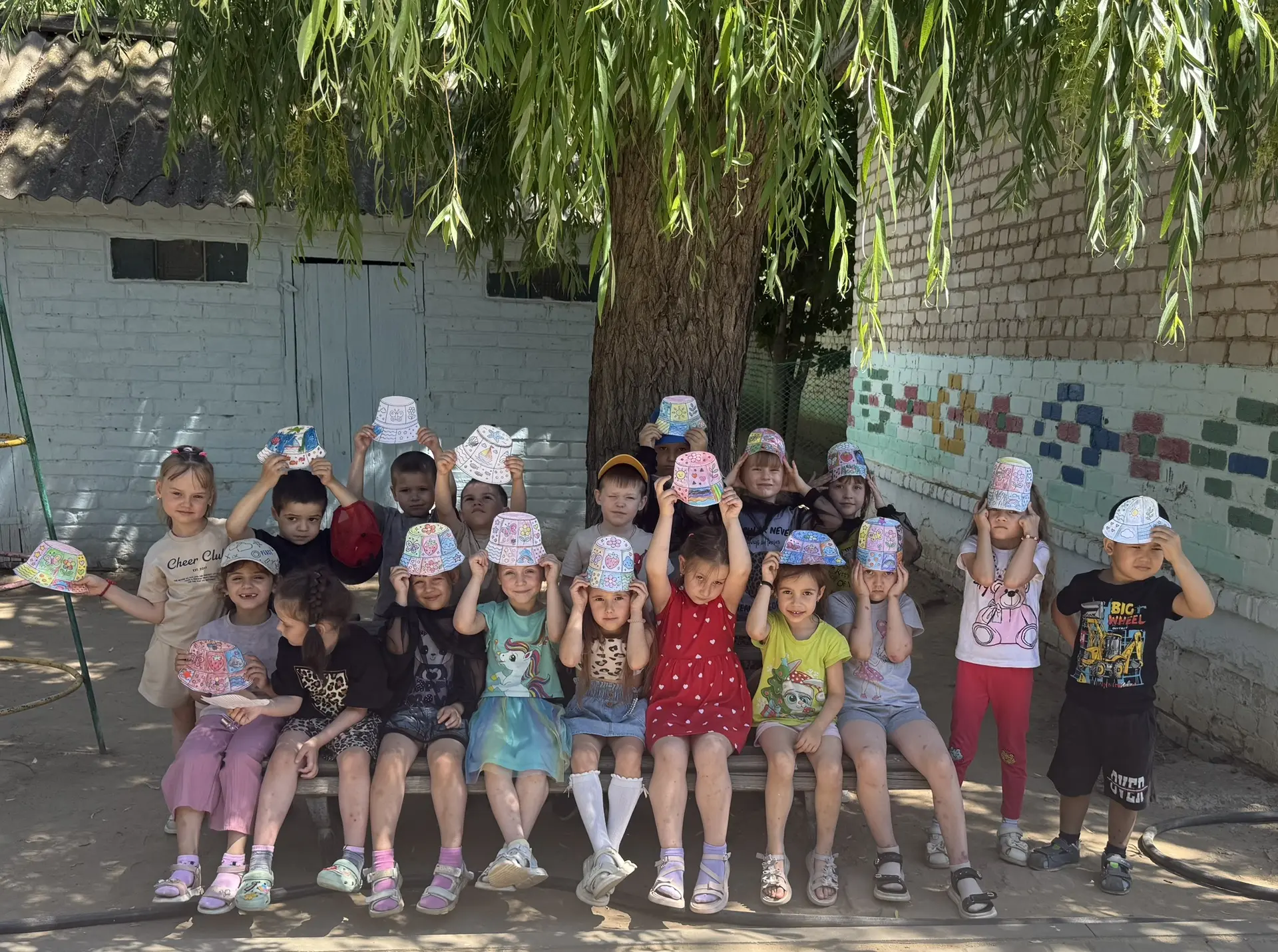 Солнечный переполох в старшей группе! 🌞👒

Сегодня у нас было настоящее модное дефиле и урок безопа