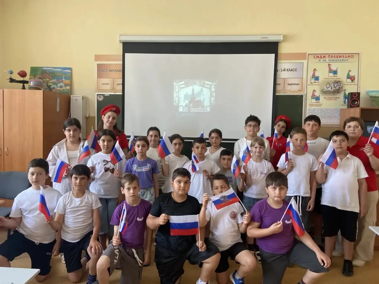 МБОУ СОШ № 8️⃣

🇷🇺 День России в нашем пришкольном лагере: юнармейцы в деле!

✨Сегодня, накануне г