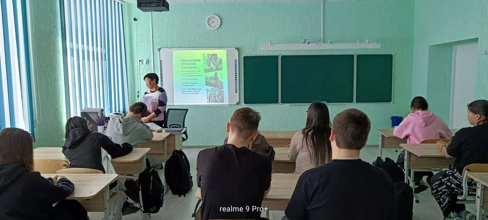 Для учащихся старших классов МКОШИ им.Д.Закирова проведен урок памяти «Без срока давности».  В ходе 