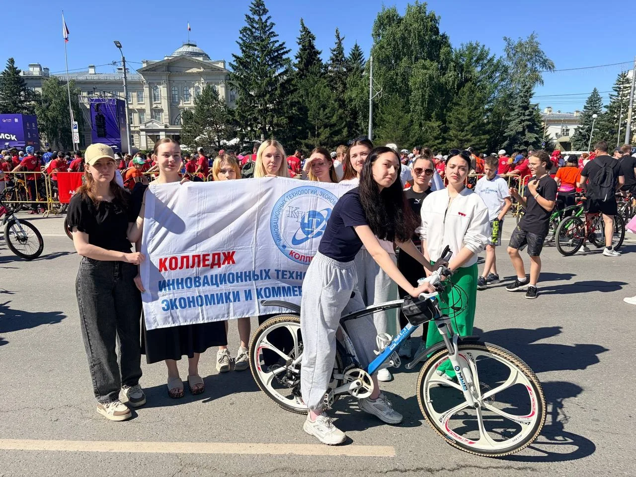 🚴‍♂️На одной волне с городом: студенты колледжа приняли участие в «ВелоОмске-2026»

6 июня студенты