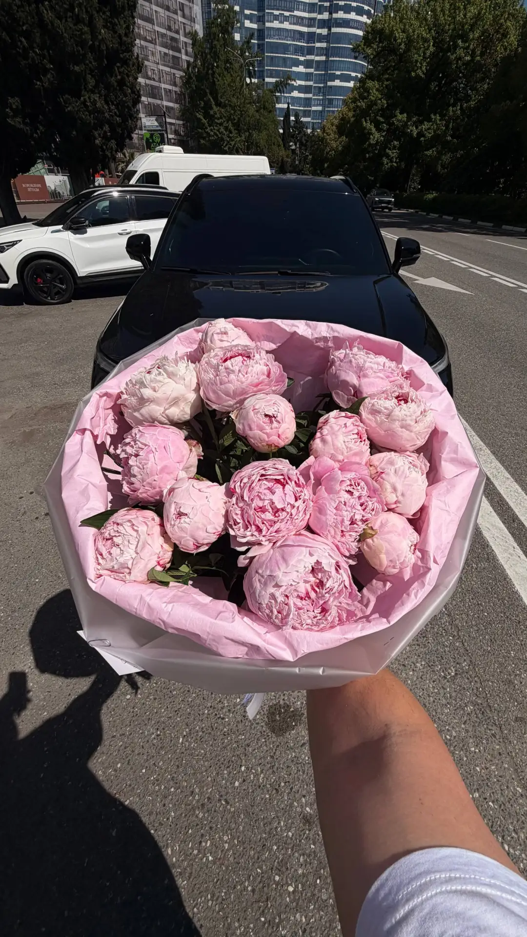 Сара Бернар 😍
С ним можно собрать всё: от лаконичного букета-спутника до масштабной композиции на с