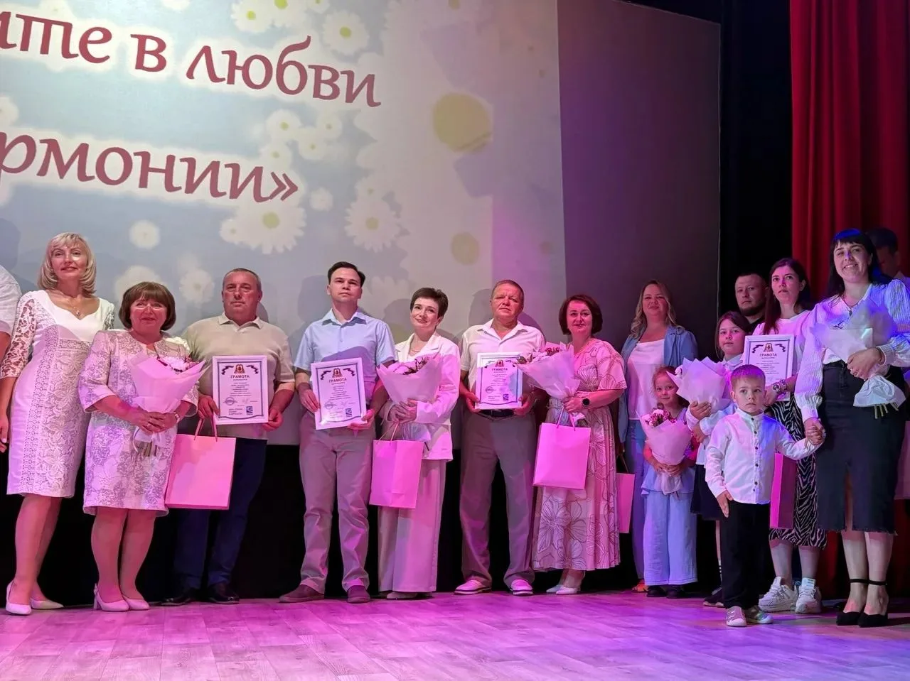 🎉 Поздравляем с заслуженными наградами! 🎉

8 июля в Центре внешкольной работы прошёл торжественный