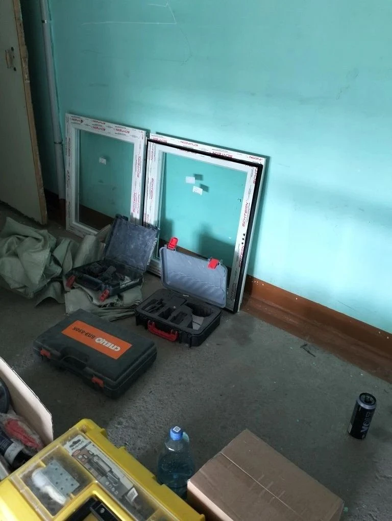🏠 ул. Лядова, д. 2

➡В рамках текущего ремонта выполняются работы по замене старых деревянных окон 