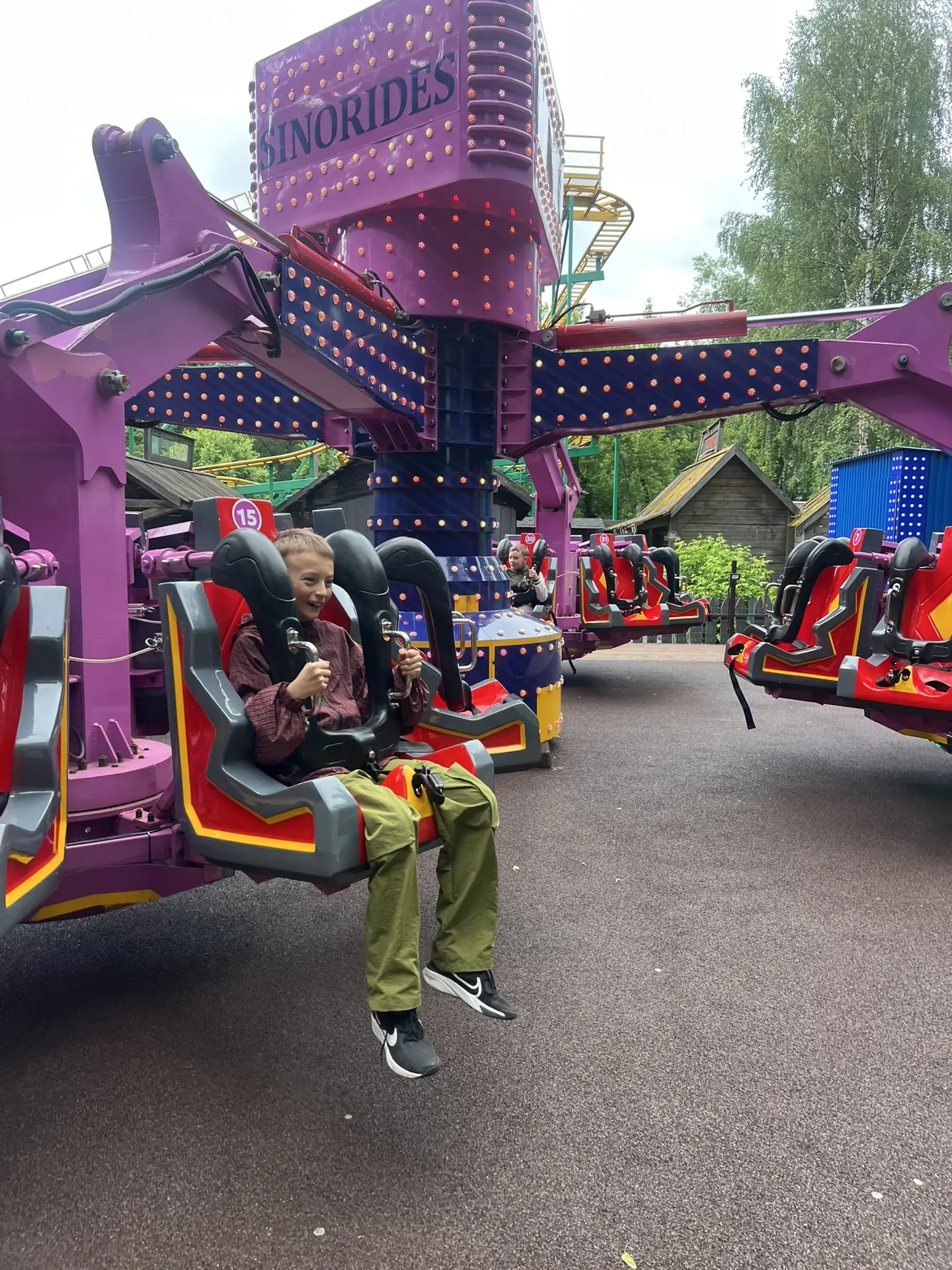 Правила жадной матери на каникулах и не только:

🎠 В парке развлечений не больше трёх аттракционов 