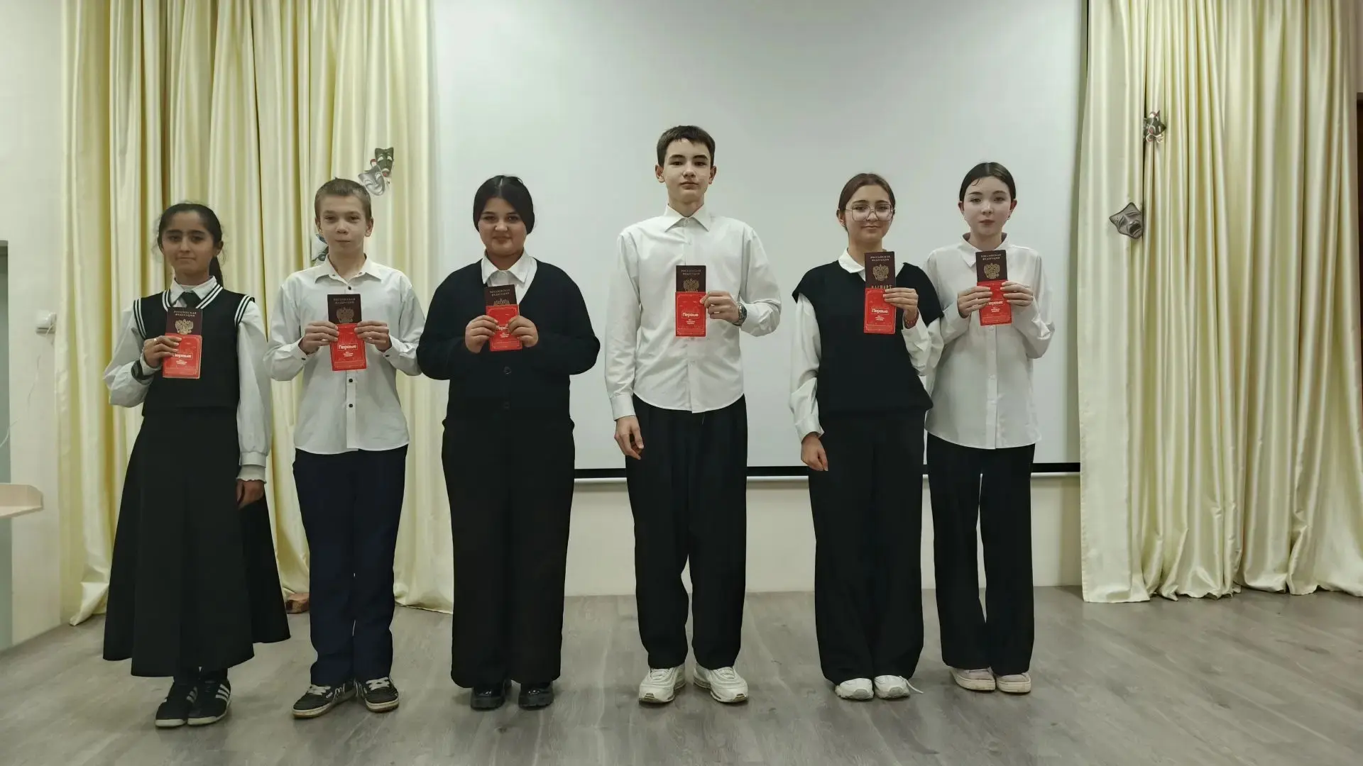 Акция "Я гражданин Российской Федерации".
Традиционно в День Конституции Российской Федерации началь