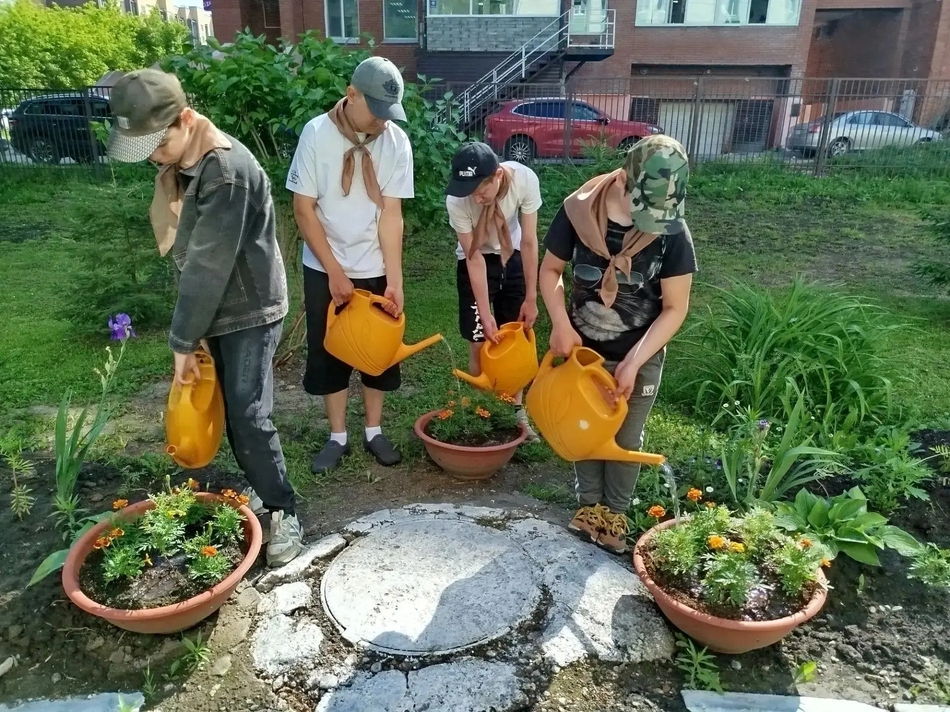 Как совместить отдых с пользой? Ребята из нашего лагеря знают ответ! 🌞🌿

Казалось бы, #лагерь_труд