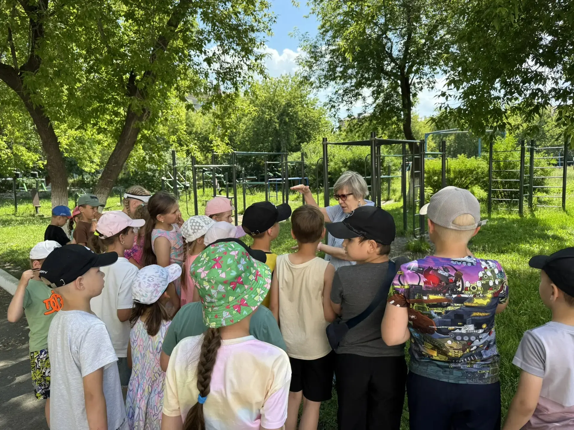 А ещё сегодня были весёлые Станции. На каждой из них, кроме Спортивной, дети должны были ответить на