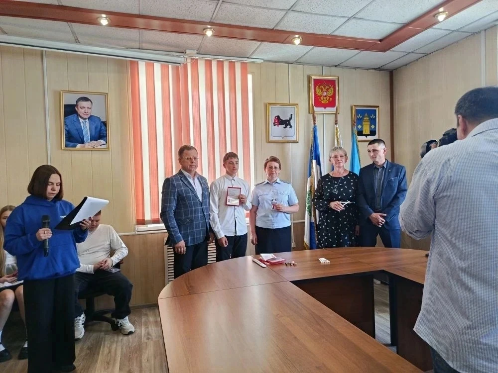 Юные граждане Черемховского района получили паспорта в преддверии Дня России. 🇷🇺

10 июня в админи