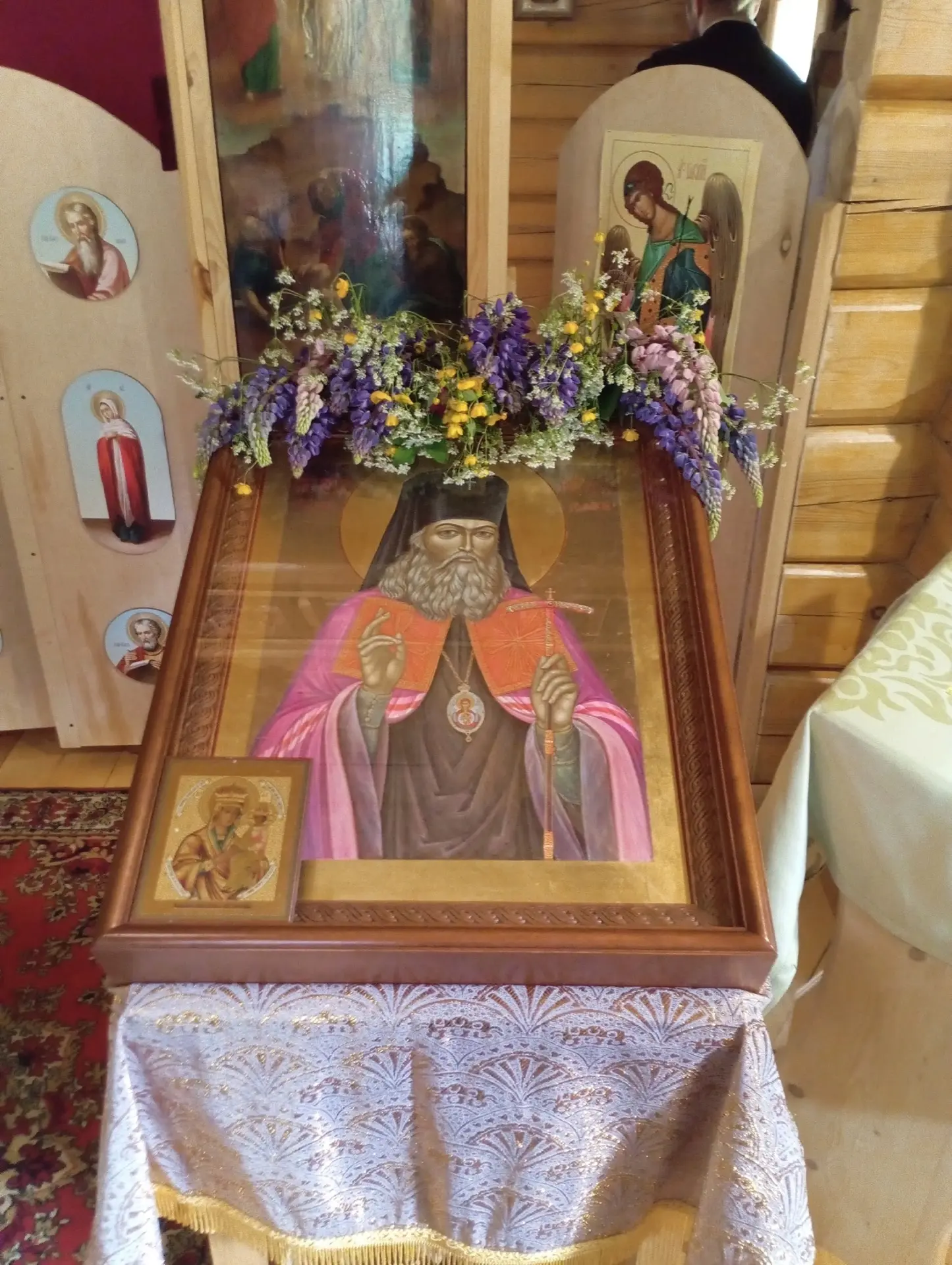 Всех с Праздником! 
Отец Николай сегодня помянул ваших близких на службе. Вот прихожанка Ирина высла