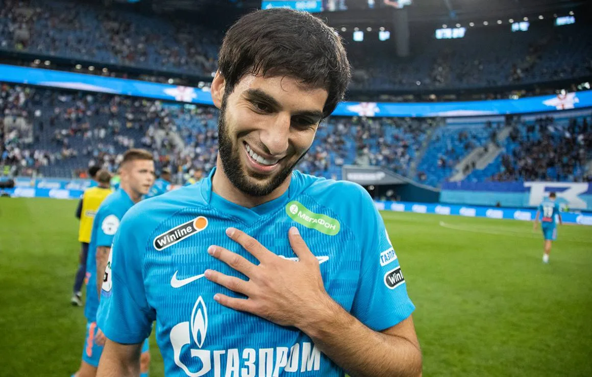 «Ахмат» подписал Арсена Адамова. Контракт с экс-защитником «Зенита» – на 3 года.