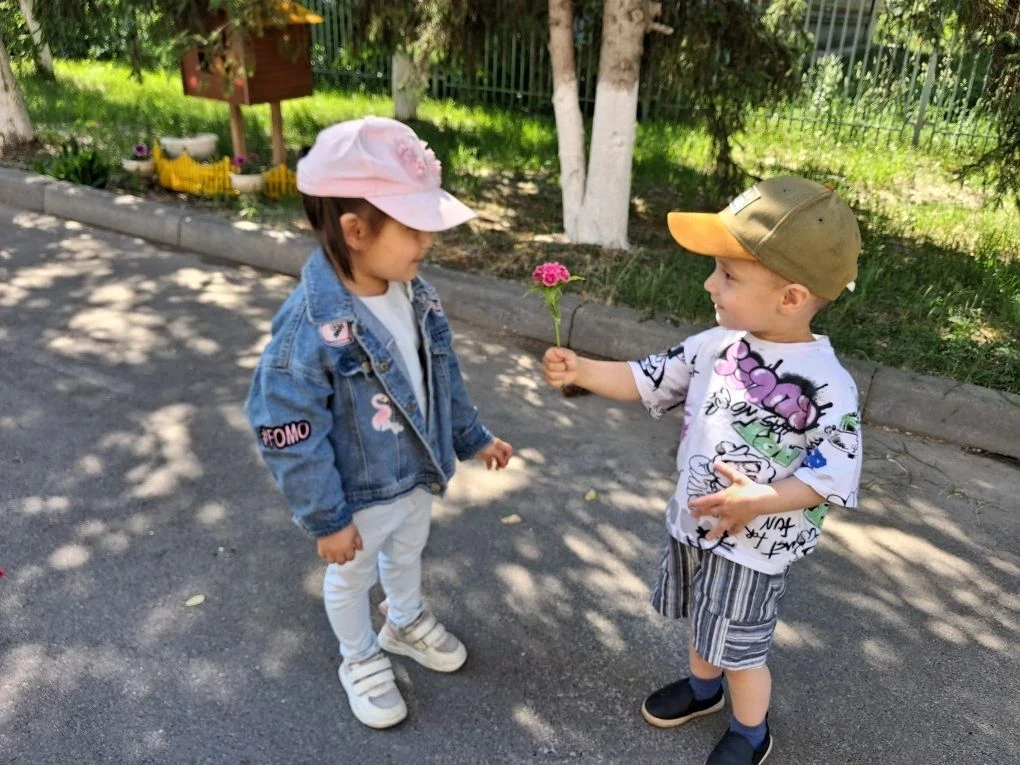 🌿 9 июня🕊️ Тема дня: «Мир и дружба»
Сегодня в ясельной группе прошёл добрый и весёлый день, посвящ