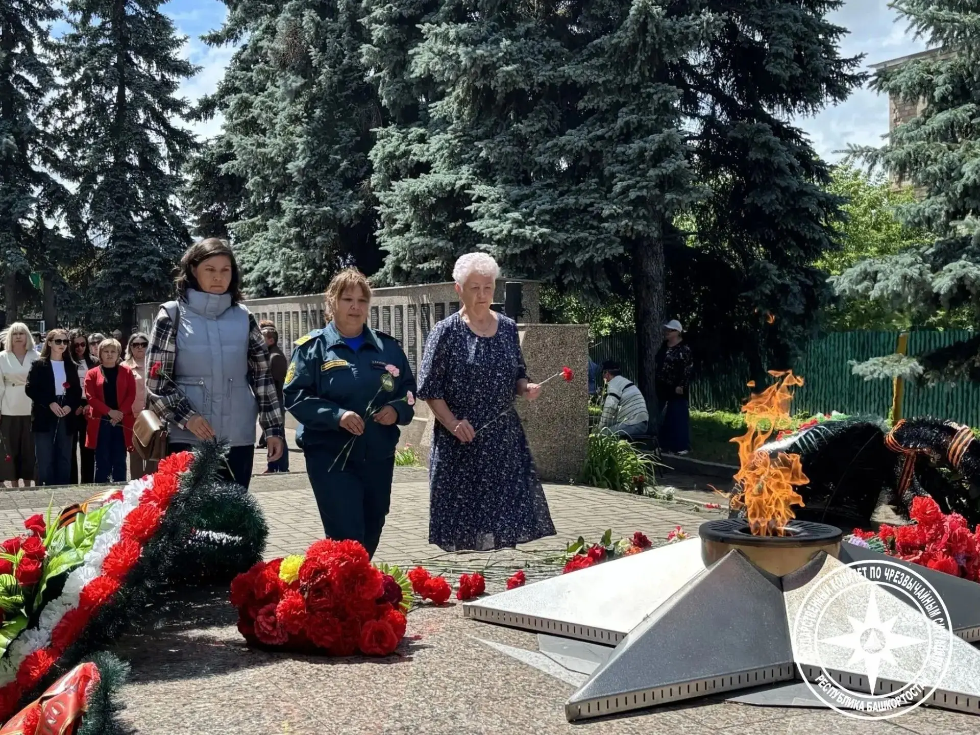 Сегодня, в День памяти и скорби, сотрудники Противопожарной службы Госкомитета РБ по ЧС приняли учас