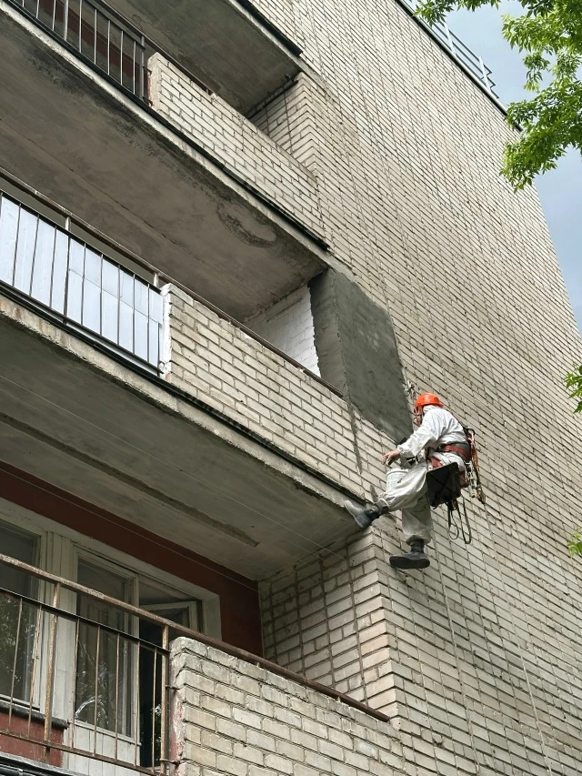 ✅ В доме по ул. Стахановская, 49 проведены работы по локальному утеплению наружной стены. Работы на 