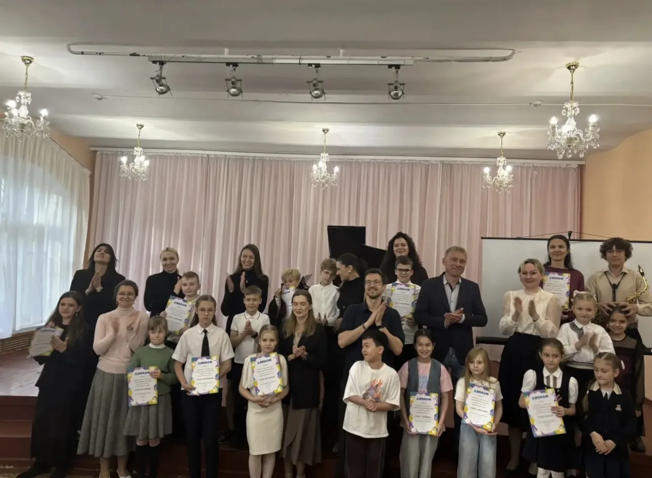 "Вместе дружная семья!"
✨ 4 июня в концертном зале нашей школы в рамках Летней творческой смены-2026