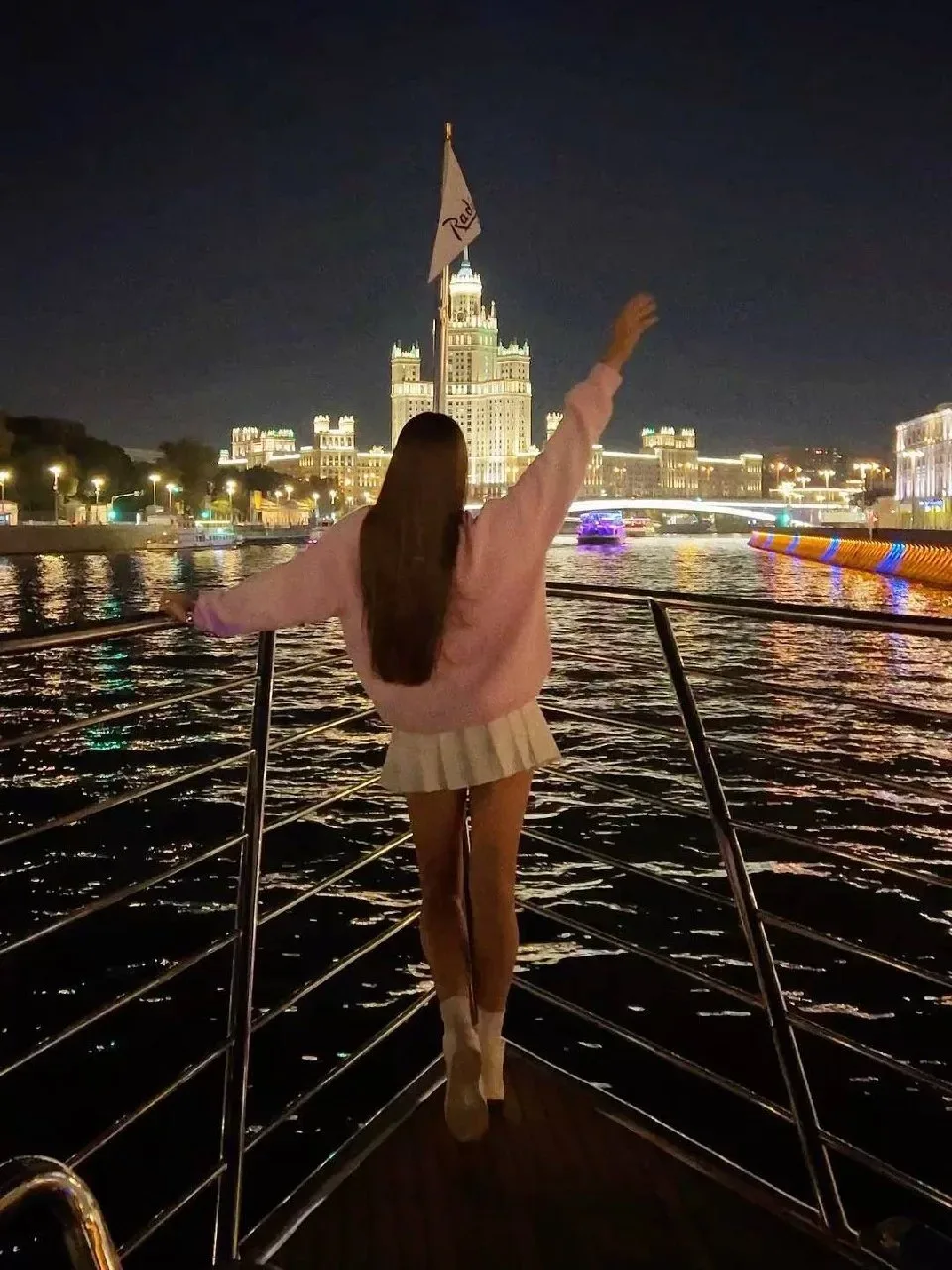 Думаешь, куда сходить сегодня после работы?

Ответ есть в канале Москва Афиша Сегодня — ребята кажды