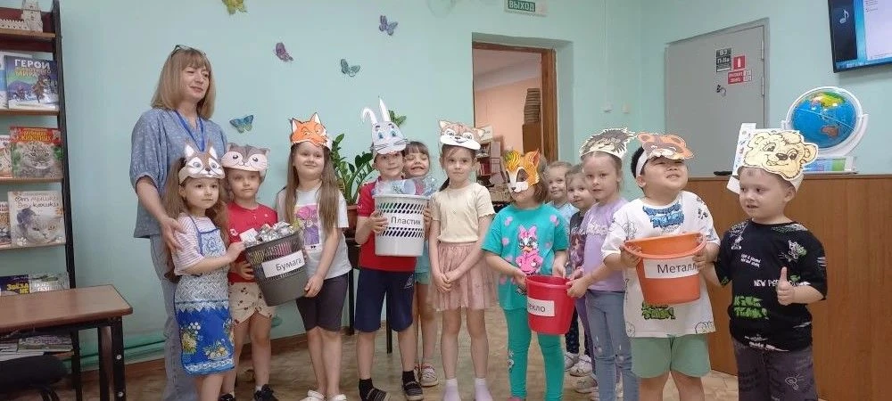Средняя группа " Любознайки " на этой неделе посетили библиотеку им. Лизы Чайкиной. Работники библио