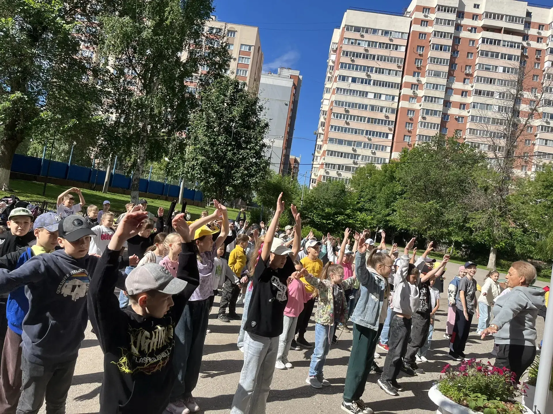 Второй день в лагере " Радуга"🌈.
💯Активно- традиционная зарядка!
💯Познавталельно-  викторина по с