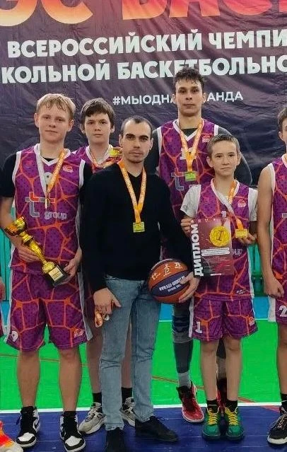 Сегодня свой день рождения празднует тренер-преподаватель Майнскской ДЮСШ Прибылов Дмитрий  Павлович