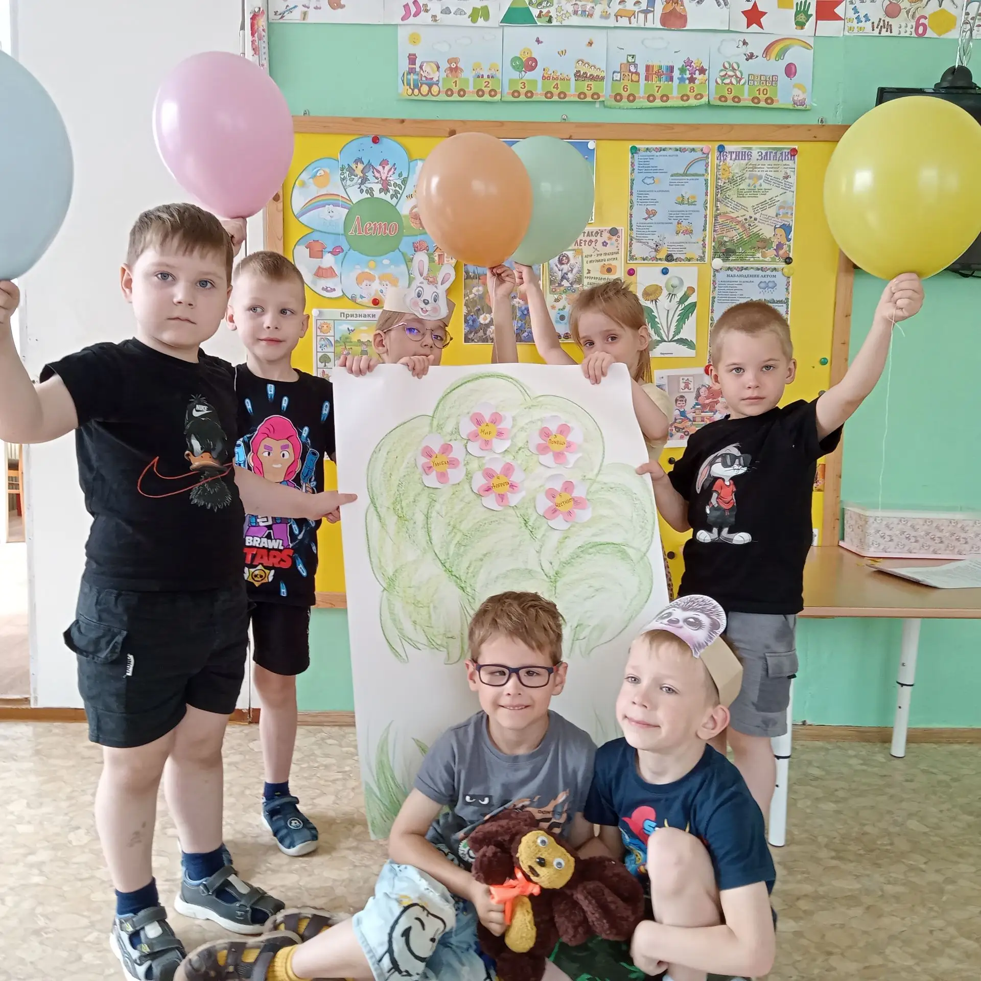 ✨Сегодня ребятам группы "Лучики" пришла необычная посылка!😯👀 В ней был Чебурашка, который хотел уз