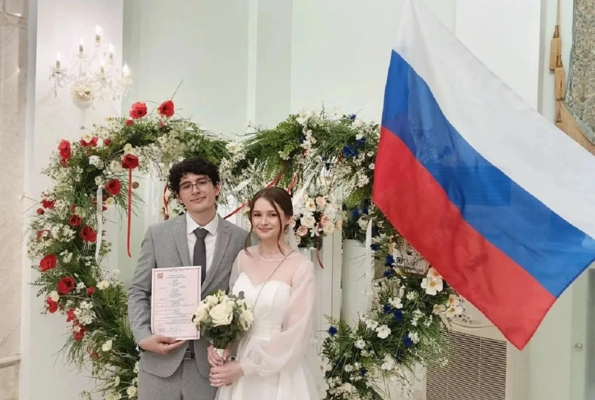 В День России в Тверской области сыграли десятки свадеб

Главный государственный праздник страны ста